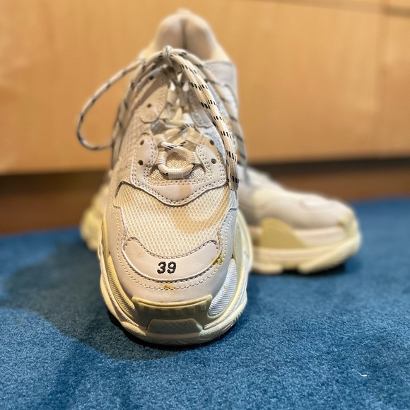 Balenciaga Triple S sneakers - Picture 6 of 16